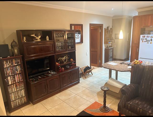 2 BEDROOM APARTMENT FOR SALE IN NEWLANDS